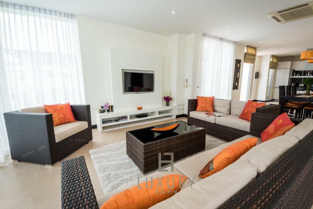 Villa 5 Bedroom Amazing Pool In Ts1 Hua Hin