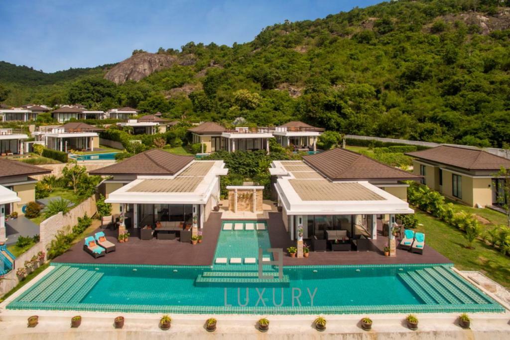 Villa 5 Bedroom Amazing Pool In Ts1 *