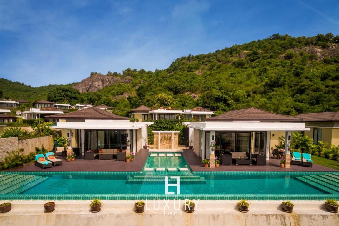 5 Bedroom Amazing Pool In Ts1