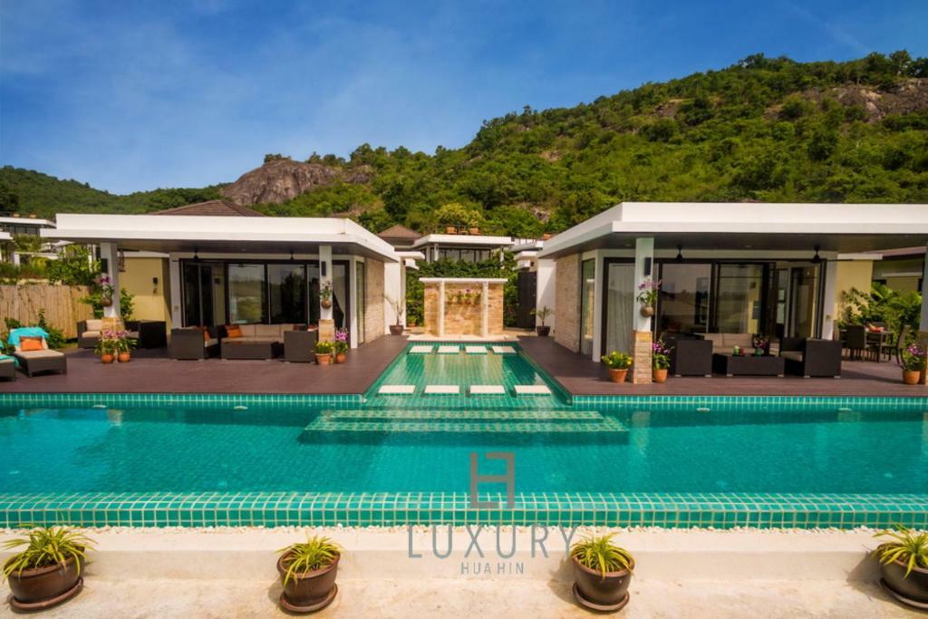 5 Bedroom Amazing Pool In Ts1 Hua Hin